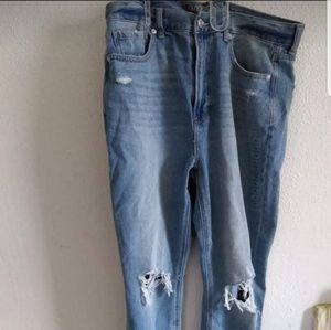 AE 'Mom Jeans'